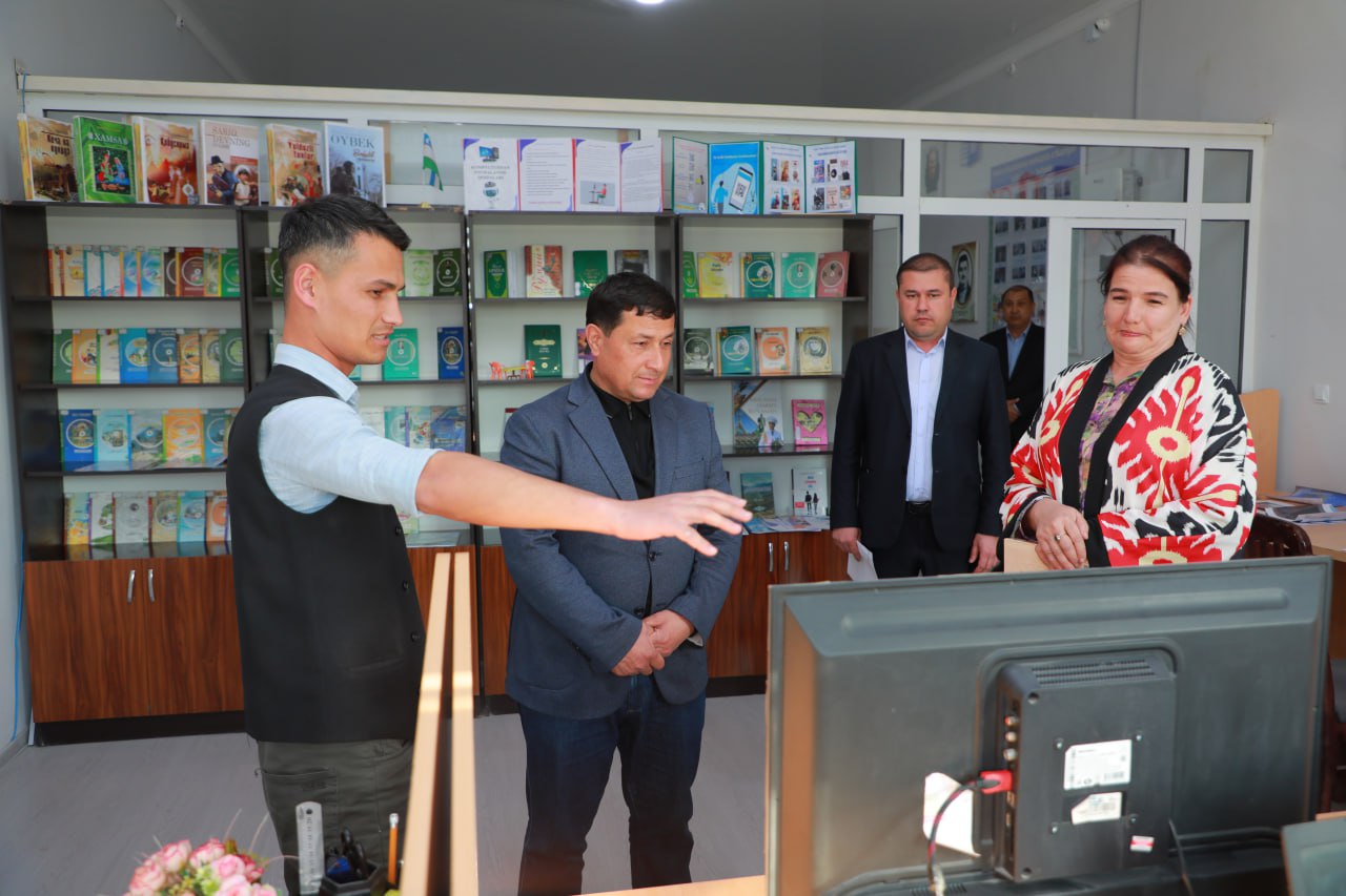 Tuman rahbari axborot-kutubxona markazi faoliyati bilan yaqindan tanishdi.